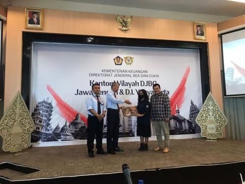Foto bersama Bea Cukai Jateng-DIY